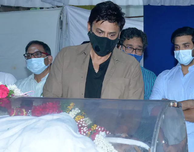 Venkatesh Pays Last Respcets to Sirivennela Sitaramasastri